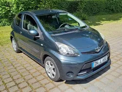 Grau Gebraucht 2013 Toyota Aygo Connect Style Kleinwagen | 3.870 € (Fairer Preis)