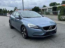 Blau Gebraucht 2017 Volvo V40 Momentum Kombi | 12.999 € (Guter Preis)