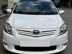 Weiß Gebraucht 2011 Toyota Auris Club Kleinwagen | 6.599 € (Fairer Preis)