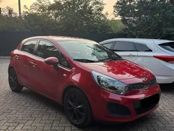 Rot Gebraucht 2013 Kia Rio Kleinwagen | 5.000 € (Guter Preis)