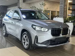 Silber spacesilber metallic (metallic) Gebraucht 2023 BMW X1 Performance SUV | 39.500 € (Superpreis)