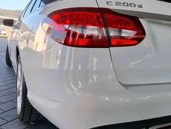 Weiß Gebraucht 2015 Mercedes 200 Kombi | 9.900 €