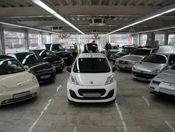 Weiß Gebraucht 2012 Peugeot 107 Access Kleinwagen | 2.490 € (Fairer Preis)