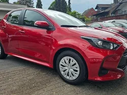 Rot Gebraucht 2023 Toyota Yaris Comfort Limousine | 14.690 € (Guter Preis)