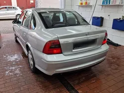 Grau Gebraucht 1999 Opel Vectra Limousine | 1.300 € (Guter Preis)