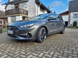 Grau Gebraucht 2021 Hyundai i30 Trend Kombi | 18.900 € (Fairer Preis)