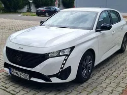 Weiß Gebraucht 2022 Peugeot 308 Active Limousine | 13.500 €