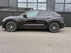 Schwarz Gebraucht 2025 Porsche Macan 4 Electric SUV | 85.700 € (Superpreis)