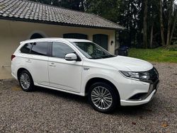 Weiß Gebraucht 2021 Mitsubishi Outlander P-HEV SUV | 22.900 € (Fairer Preis)