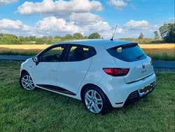 Weiß Gebraucht 2016 Renault Clio IV LIMITED Kleinwagen | 7.900 €