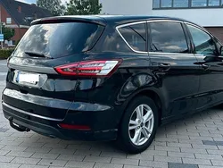 Schwarz Gebraucht 2017 Ford S-MAX Titanium Van / Kleinbus | 8.800 € (Fairer Preis)