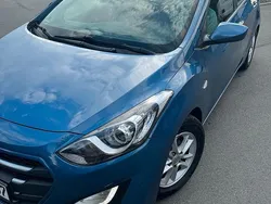 Blau Gebraucht 2015 Hyundai i30 Kombi | 8.000 € (Etwas zu teuer)
