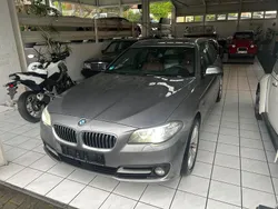 Grau Gebraucht 2015 BMW 530 Comfort Edition Kombi | 12.990 €