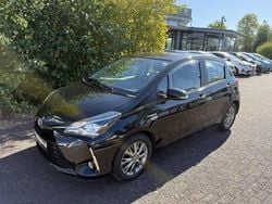 Schwarz Gebraucht 2018 Toyota Yaris Hybrid Comfort Limousine | 12.990 € (Fairer Preis)