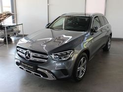 Grau , selenitgrau metallic Gebraucht 2020 Mercedes GLC220 Limousine | 39.890 € (Fairer Preis)