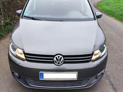 Grau Gebraucht 2011 VW Touran Highline Van / Kleinbus | 4.500 € (Guter Preis)