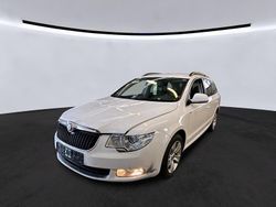 Weiß Gebraucht 2012 Skoda Superb Ambition Kombi | 7.950 € (Fairer Preis)