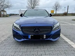 Blau Gebraucht 2017 Mercedes C300 AMG line Limousine | 21.000 €