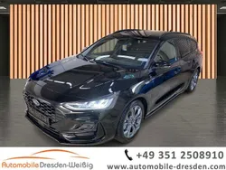 Schwarz obsidianschwarz (metallic) Gebraucht 2023 Ford Focus ST-Line Kombi | 22.980 € (Guter Preis)