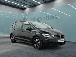 Schwarz Gebraucht 2024 VW Touran Highline Van / Kleinbus | 39.749 € (Etwas zu teuer)