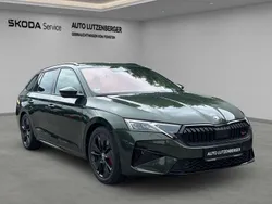 Khaki grün metallic Gebraucht 2024 Skoda Octavia RS Kombi | 44.490 € (Etwas zu teuer)