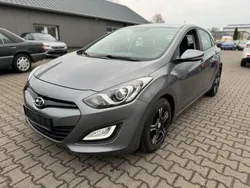 Grau Gebraucht 2014 Hyundai i30 Classic Kleinwagen | 8.800 € (Fairer Preis)