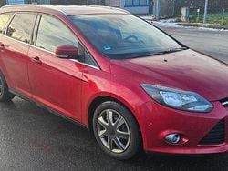 Candyrot metallic Gebraucht 2014 Ford Focus Titanium Kombi | 3.200 € (Fairer Preis)
