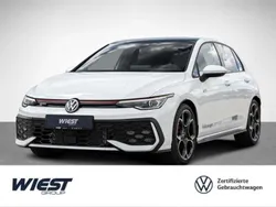 Pure white uni / schwarz uni ( Gebraucht 2025 VW Golf VIII Sound Limousine | 46.890 € (Fairer Preis)
