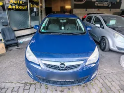 Blau Gebraucht 2011 Opel Astra Kombi | 2.999 € (Guter Preis)