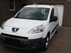 Weiß Gebraucht 2011 Peugeot Partner Comfort Van / Kleinbus | 4.700 € (Fairer Preis)