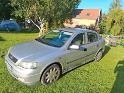 Silber Gebraucht 1998 Opel Astra Limousine | 900 €