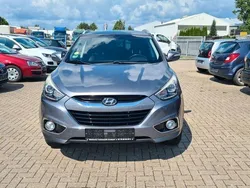 Grau Gebraucht 2014 Hyundai ix35 Premium SUV | 8.999 € (Fairer Preis)
