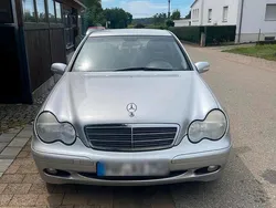 Silber Gebraucht 2003 Mercedes C180 Limousine | 2.700 € (Etwas zu teuer)