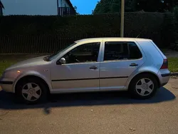 Silber Gebraucht 2001 VW Golf IV Kleinwagen | 600 € (Guter Preis)