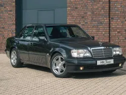 Blauschwarz 199 Gebraucht 1992 Mercedes E500 Limousine | 59.900 €