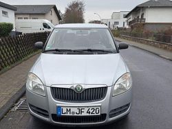 Silber Gebraucht 2009 Skoda Fabia Limousine | 1.400 € (Guter Preis)
