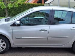 Silber Gebraucht 2012 Renault Clio IV Limousine | 4.250 € (Guter Preis)