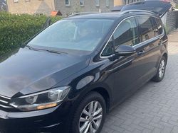 Schwarz Gebraucht 2017 VW Touran Highline Van / Kleinbus | 10.190 € (Teuer)