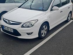 Grau Gebraucht 2013 Hyundai i30 Kombi | 2.700 €
