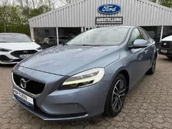 Blau Gebraucht 2018 Volvo V40 Momentum Kombi | 14.750 € (Fairer Preis)