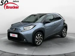 Celestite grey metallic/ dach mysticschwarz mica Gebraucht 2023 Toyota Aygo Comfort Kleinwagen | 15.790 € (Fairer Preis)