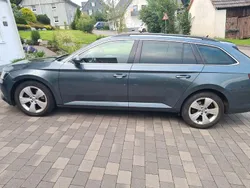 Grau Gebraucht 2016 Skoda Superb Ambition Kombi | 12.000 € (Guter Preis)