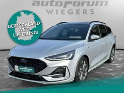 Silber Gebraucht 2024 Ford Focus ST-Line Limousine | 24.981 € (Superpreis)