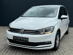 Weiß Gebraucht 2017 VW Touran Comfortline Van / Kleinbus | 7.990 €
