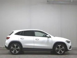Weiss Gebraucht 2021 Mercedes GLA200 Style SUV | 26.980 € (Fairer Preis)