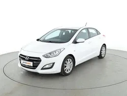Weiß Gebraucht 2015 Hyundai i30 Classic Limousine | 9.390 € (Etwas zu teuer)