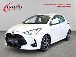 Weiß Gebraucht 2023 Toyota Yaris Hybrid Team Limousine | 21.790 € (Fairer Preis)