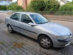 Silber Gebraucht 1996 Opel Vectra Limousine | 2.000 € (Teuer)