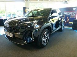 Grau Gebraucht 2023 Toyota Yaris Cross Team SUV | 29.900 € (Teuer)