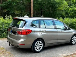 Grau Gebraucht 2016 BMW 220 Kombi | 15.999 € (Fairer Preis)